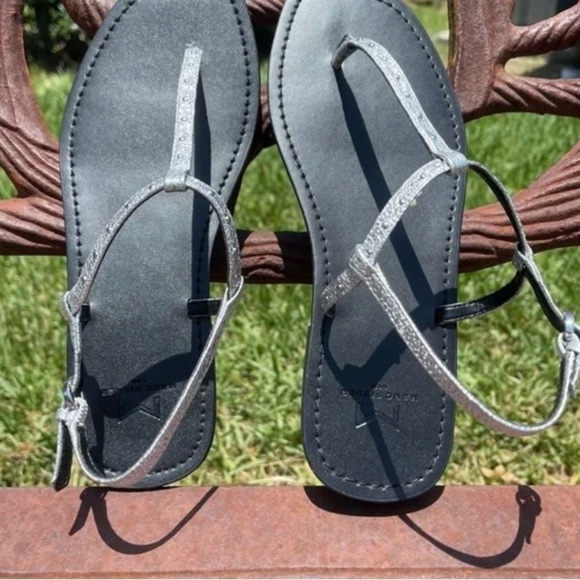NWT Marc Fisher Studded Metallic Silver Leather Thong Ankle Strap Sandal - Picture 7 of 12